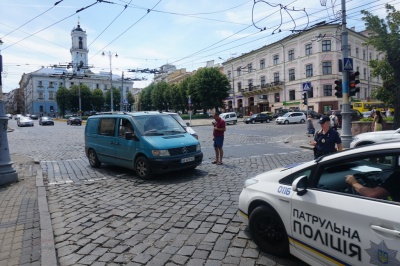 У центрі Чернівців зіткнулися два мікроавтобуси - фото