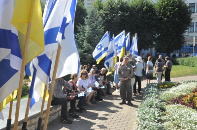 «З цих місць 60% євреїв були вигнані»: у Чернівцях вшанували пам’ять жертв Голокосту