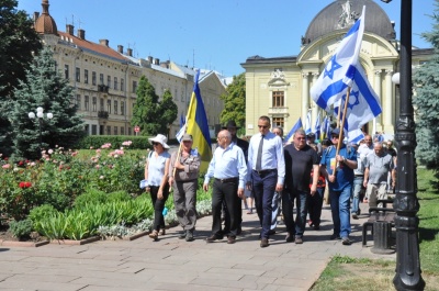 «З цих місць 60% євреїв були вигнані»: у Чернівцях вшанували пам’ять жертв Голокосту