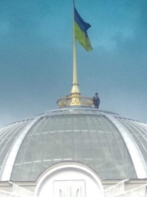 Зеленський на куполі Верховної Ради: у мережі обговорюють курйозні фото