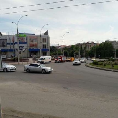 У Чернівцях біля ТЦ "Майдан" виявили підозрілу сумку