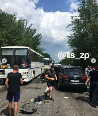 Кортеж Зеленського потрапив у ДТП: «підрізав» колону автобусів з дітьми