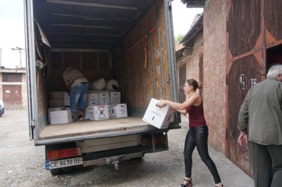 «Погляньте, які хороші речі!»: волонтери Буковини розподілили допомогу інтернатам і чорнобильцям