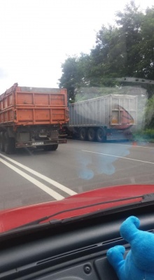 Перекриття Хотинської: на в'їзді в Чернівці утворились затори з фур - фото