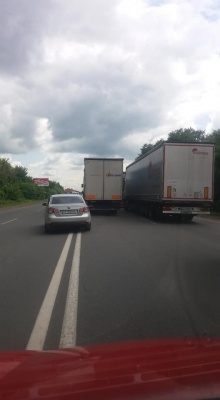 Перекриття Хотинської: на в'їзді в Чернівці утворились затори з фур - фото