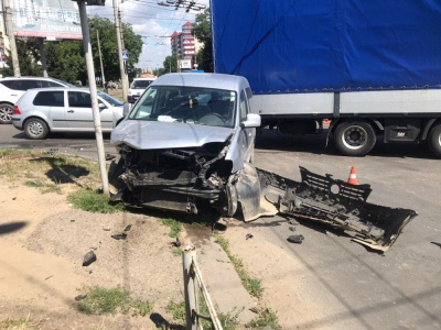 У Чернівцях через ДТП в районі «Кварцу» утворились затори на Головній