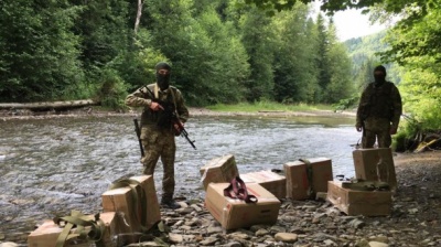 Контрабандисти-попелюшки: тікаючи від прикордонників "загубили" товару на 300 тисяч гривень