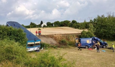 Автобус з українськими заробітчанами зіткнувся з поїздом у Чехії: загинула жінка