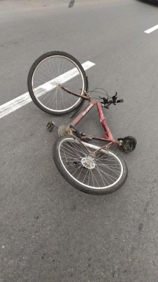 На Буковині легковик збив 13-річного юнака на велосипеді – фото