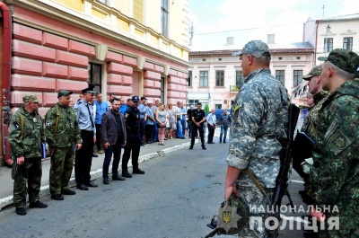 У Чернівцях група поліцейських відправилась на службу в зону ООС – фото