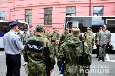 У Чернівцях група поліцейських відправилась на службу в зону ООС – фото