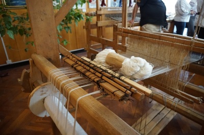 Вивчали ткацький верстат і заправляли нитки: у Чернівцях відбулась «Школа буковинської тайстри»