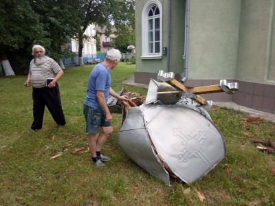 Буревій на Буковині зруйнував купол церкви: у мережі збирають гроші на його відновлення