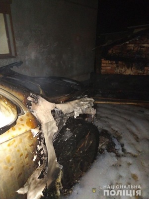 У Чернівцях невідомі підпалили «Audi»: авто згоріло вщент - фото