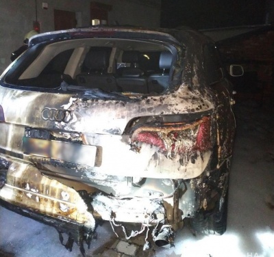 У Чернівцях невідомі підпалили «Audi»: авто згоріло вщент - фото