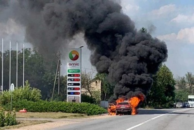 Спалахнуло авто, заправлене газом: деталі пожежі біля АЗС на Буковині