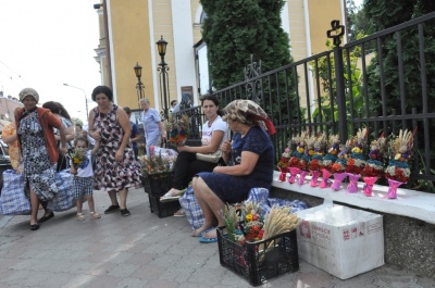 Освячують мед і зілля: як у Чернівцях святкують Маковея - фото