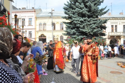 Освячують мед і зілля: як у Чернівцях святкують Маковея - фото