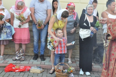 Освячують мед і зілля: як у Чернівцях святкують Маковея - фото