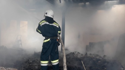 Залишились без даху: на Буковині вщент згорів житловий будинок - фото