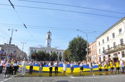 Як у Чернівцях відзначили День прапора – фото