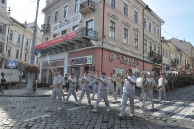 Як у Чернівцях відзначили День прапора – фото