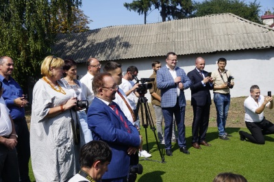 Найсучасніші меблі і техніка: в Чернівцях відкрили двомовний садочок - фото