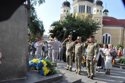 У Чернівцях відзначають День Незалежності України - фото