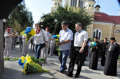 У Чернівцях відзначають День Незалежності України - фото