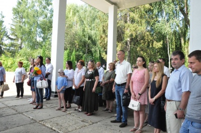 У Чернівцях помолилися і поклали квіти на могили героїв – фото