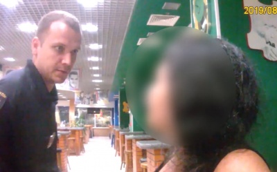 П'яна мати влаштувала скандал із дитиною в торговому центрі в Чернівцях: у поліції розповіли деталі