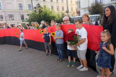 У Чернівцях відбувся спільний молебень за загиблими героями – фото