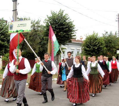 Святкова ватра та запальні танці: як на Буковині проходить гуцульський фестиваль - фото