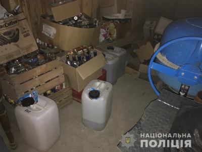 Закупили наркотики та 800 пляшок алкоголю: у поліції розповіли, як затримували поліцейського-наркоторговця з Чернівців