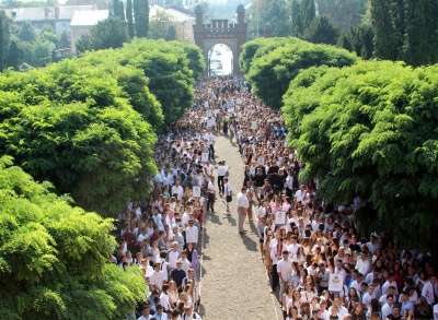 У Чернівцях дві тисячі першокурсників ЧНУ прийняли присягу студента – фото