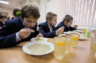 Скандал із харчуванням дітей: міськраді Чернівців вдалось тимчасово вирішити проблему
