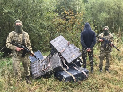 На Буковині прикордонники з пострілами переслідували контрабандистів: затримали 21-річного порушника