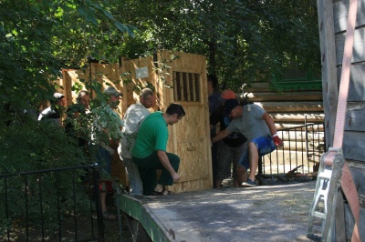 Миколаївський зоопарк передав на Буковину самицю зубра – фото