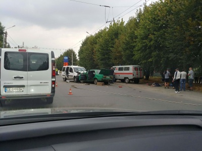 Смертельна ДТП у Чернівцях: зіткнулись два авто, попередньо двоє загиблих