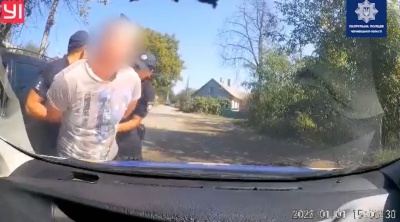 У Чернівцях поліцейські затримали водія, який збив людину і втік з місця ДТП – відео