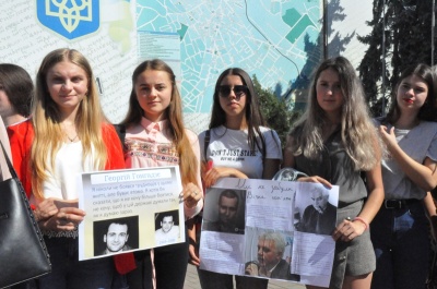 У Чернівцях вшанували пам'ять Гонгадзе та всіх загиблих журналістів - фото