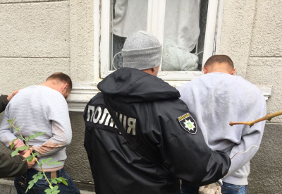 На Буковині заарештували двох чоловіків, які виготовляли і збували амфетамін