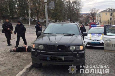 У Чернівцях судитимуть трьох чоловіків, які викрали підприємця і вимагали 10 тисяч доларів