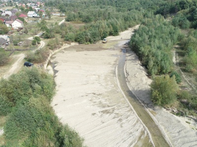 На Буковині укріплюють берег річки Сіретель, що був пошкоджений повінню – фото