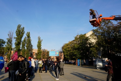 Чернівцям не вдалося побити всеукраїнський рекорд із бою подушками – фото