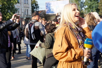 Чернівцям не вдалося побити всеукраїнський рекорд із бою подушками – фото