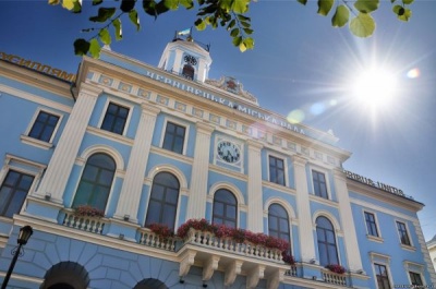 Чернівчанам розкажуть, як працює міська рада і як на неї впливати