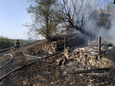 Масштабна пожежа на Буковині: згоріло 3 тонни вугілля - фото