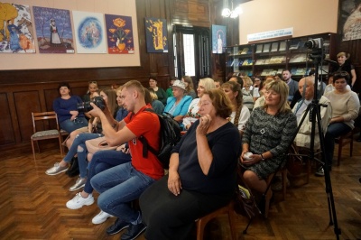 Історії непересічних українок: у Чернівцях презентували двотомник для дітей «Це зробила вона»