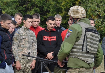 На Буковині десантники демонстрували свої бойові вміння на полігоні «Прибан» – фото